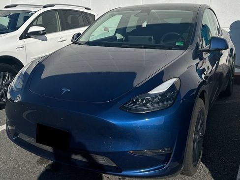 Used 2025 Tesla Model Y Long Range AWD/4WD image 1
