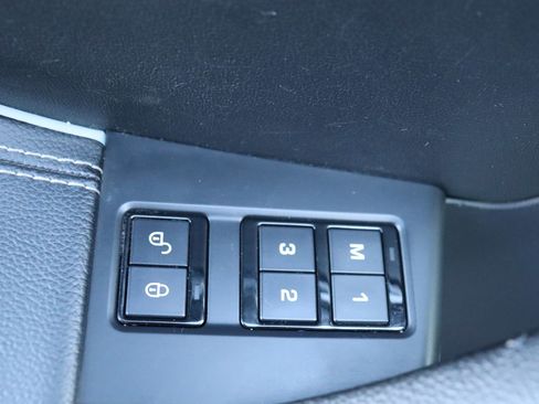 Used 2018 Jaguar F-PACE R-Sport image 25