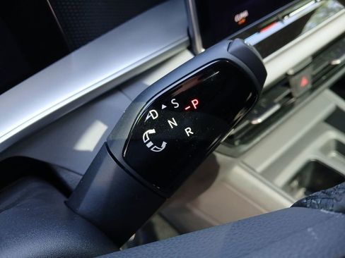 New 2026 Volkswagen Tiguan SE R-Line FWD image 23