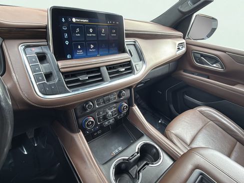 Used 2023 Chevrolet Suburban High Country w/ Advanced Technology Package AWD/4WD image 18