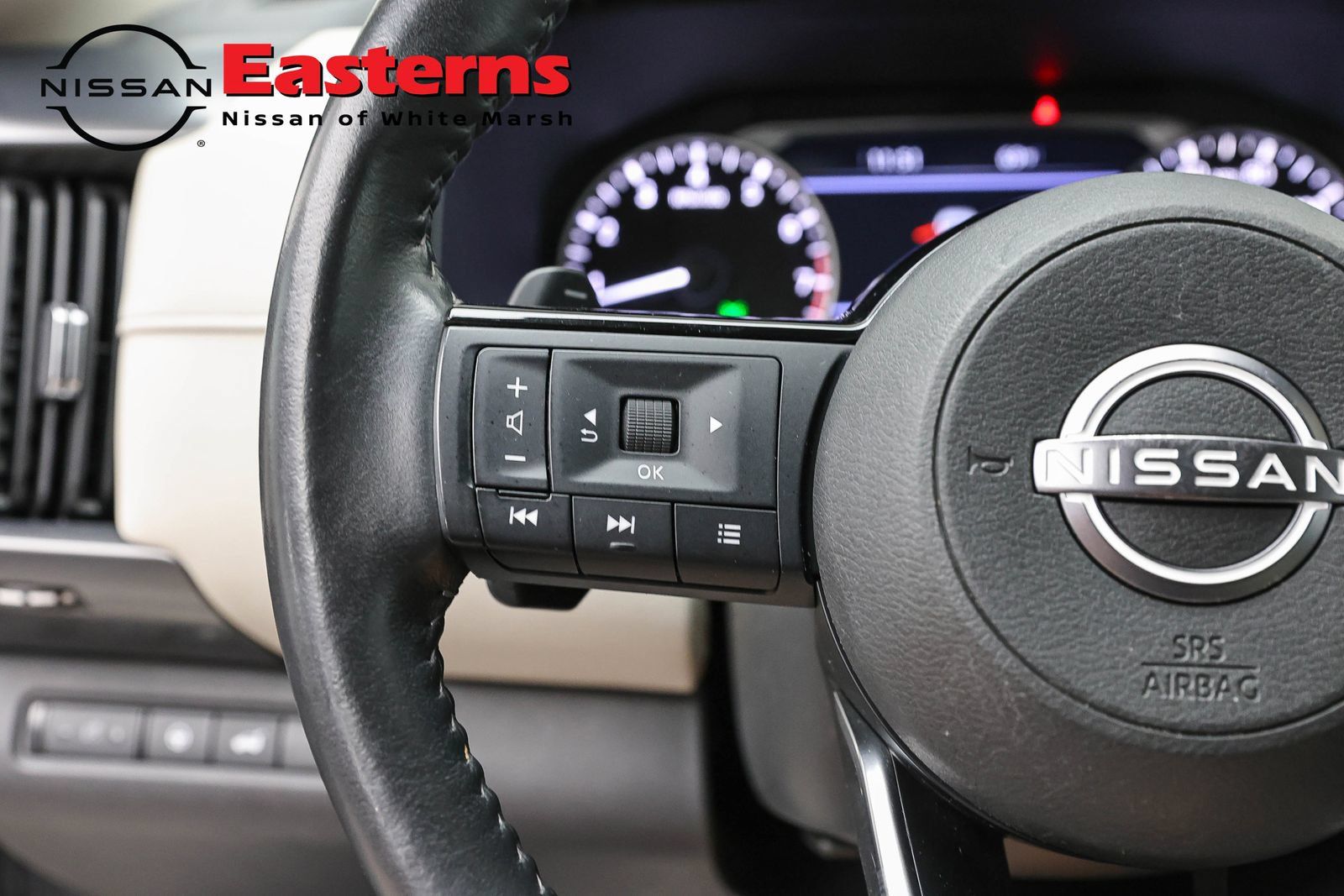 Used 2022 Nissan Pathfinder SL AWD/4WD image 15