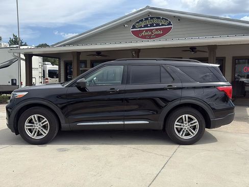 Used 2020 Ford Explorer XLT w/ Equipment Group 202A AWD/4WD image 8