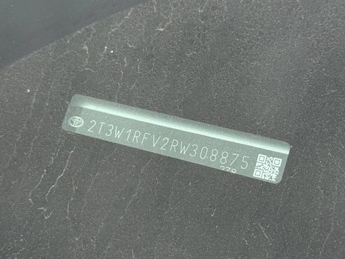 Used 2024 Toyota RAV4 XLE FWD image 8