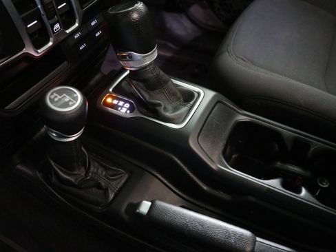 Used 2021 Jeep Gladiator Sport image 27