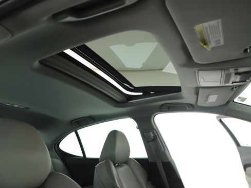 Used 2017 Acura TLX image 21