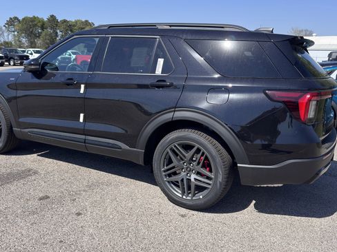 New 2026 Ford Explorer ST-Line image 5