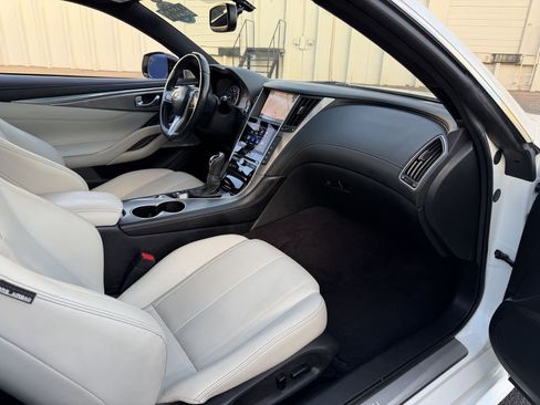 Used 2018 INFINITI Q60 3.0t Luxe w/ Sensory Package 3.0T Luxe image 12