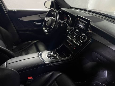 Used 2019 Mercedes-Benz GLC 300 4MATIC w/ AMG Line image 40