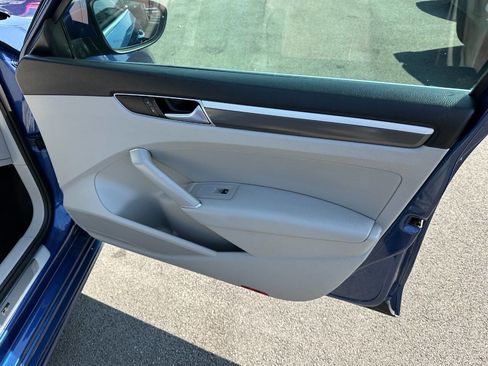 Used 2017 Volkswagen Passat 1.8T R-Line w/ R-Line Lighting Package image 25