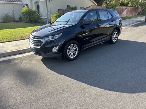 Used 2019 Chevrolet Equinox LS FWD image 2