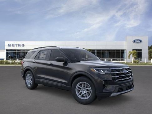 New 2026 Ford Explorer Active RWD image 7