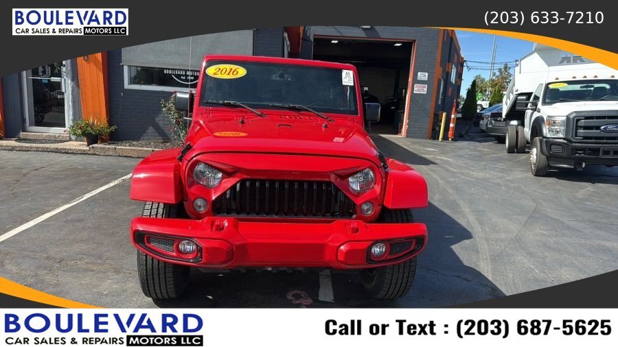 Used 2016 Jeep Wrangler Unlimited Sahara AWD/4WD image 2