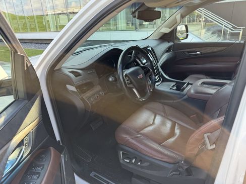 Used 2016 Cadillac Escalade ESV Premium AWD/4WD image 5