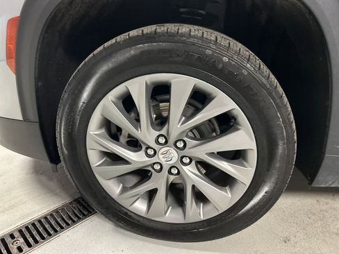 Used 2025 Buick Enclave Preferred image 9