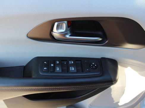 Used 2019 Chrysler Pacifica LX image 13