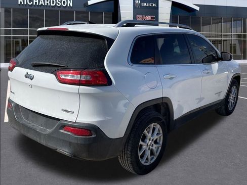Used 2018 Jeep Cherokee Latitude Plus w/ Cold Weather Group image 5