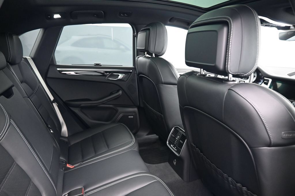 Certified 2026 Porsche Macan S AWD/4WD image 7
