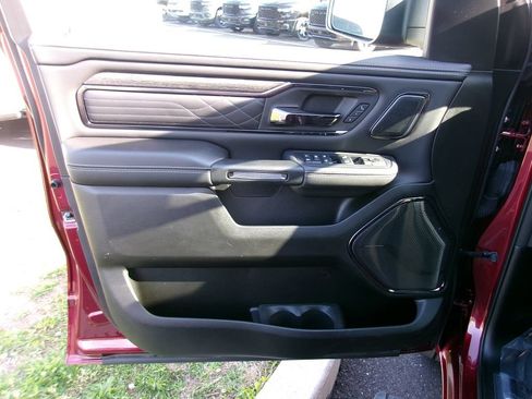 Used 2025 RAM 1500 Limited AWD/4WD image 6