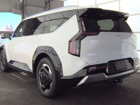 Used 2024 Kia EV9 Land AWD/4WD image 4