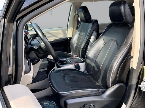 Used 2019 Chrysler Pacifica Limited FWD image 8