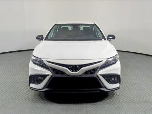 Used 2022 Toyota Camry SE w/ Convenience Package image 11