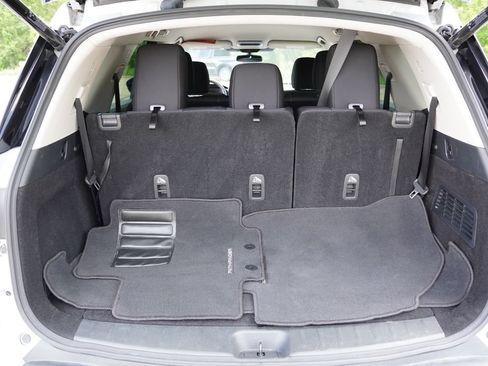 Used 2025 Nissan Pathfinder SV FWD image 22