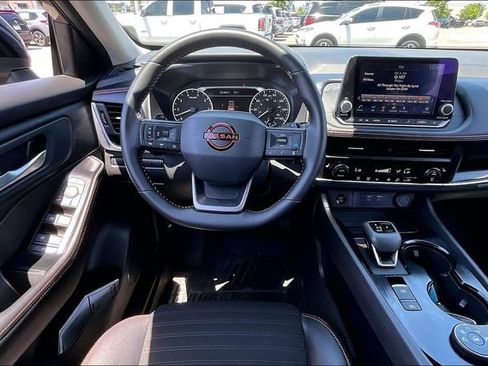 Certified 2025 Nissan Rogue SV AWD/4WD image 8