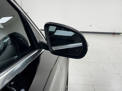 Used 2019 Mercedes-Benz GLC 300 4MATIC image 35