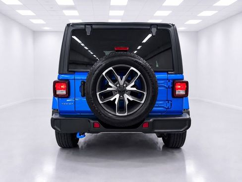Used 2024 Jeep Wrangler Unlimited w/ Convenience Group AWD/4WD image 6