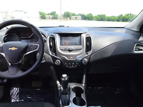 Used 2017 Chevrolet Cruze LT w/ Convenience Package FWD image 14