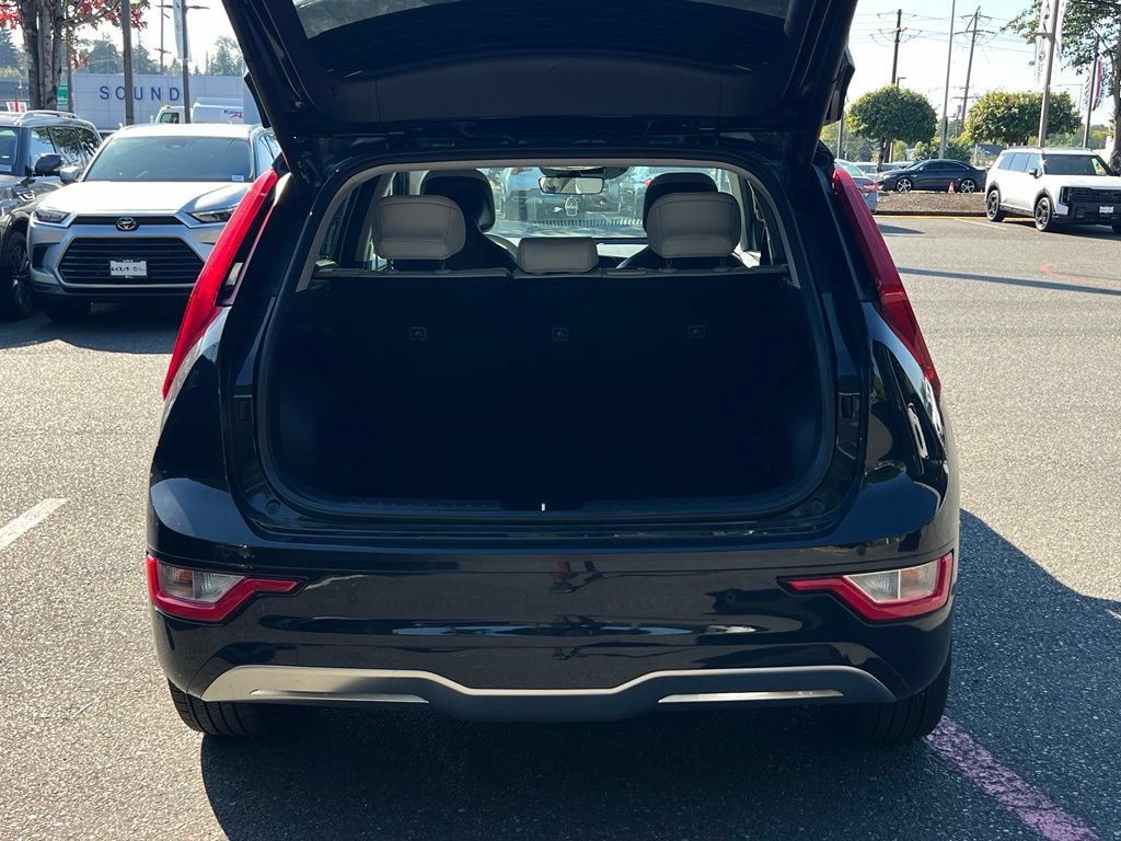 Certified 2023 Kia Niro Wind w/ Wind Preserve Package FWD image 8