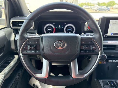 Certified 2025 Toyota 4Runner TRD Off-Road AWD/4WD image 11