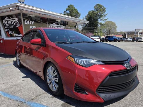 Used 2017 Toyota Corolla LE image 1