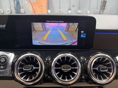 Used 2023 Mercedes-Benz GLB 250 4MATIC image 16