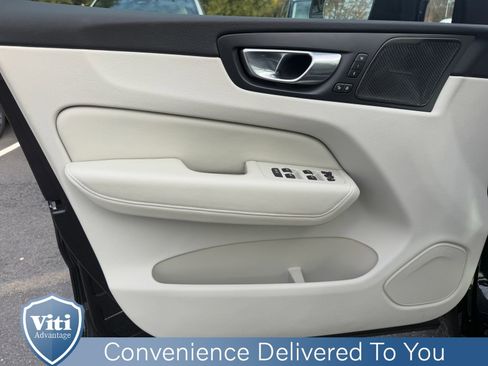 Certified 2023 Volvo XC60 B5 Ultimate w/ Climate Package image 16