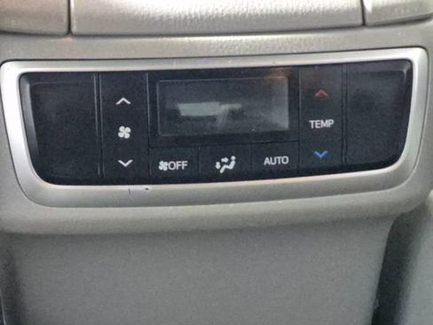 Used 2015 Toyota Highlander XLE AWD/4WD image 25