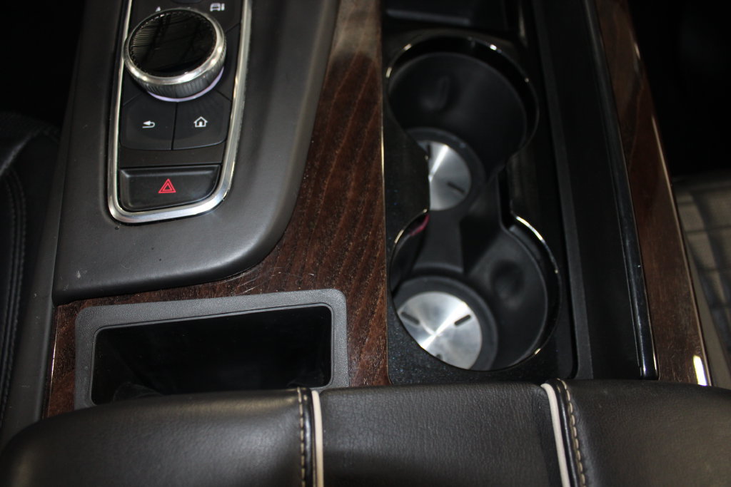 Used 2023 Cadillac Escalade ESV Sport Platinum w/ LPO, ONYX Package AWD/4WD image 17