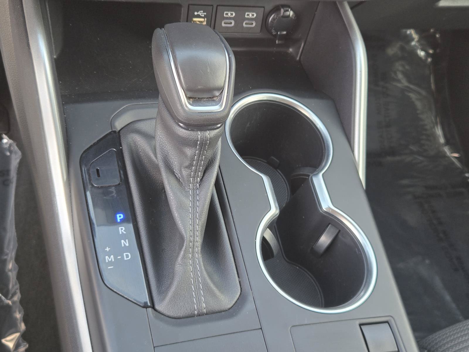 Used 2024 Toyota Highlander LE FWD image 13