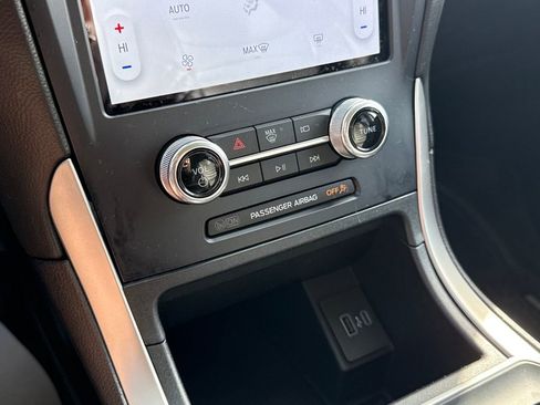 Certified 2022 Ford Edge SE w/ Black Appearance Package image 24