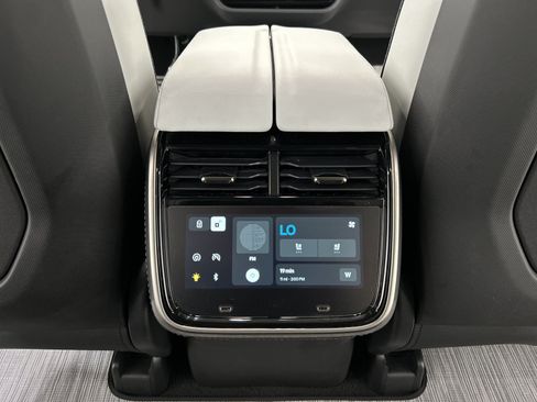 Used 2024 Rivian R1S Adventure AWD/4WD image 30