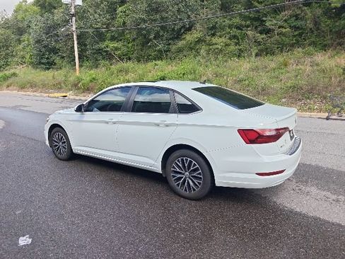 Used 2021 Volkswagen Jetta SE FWD image 4
