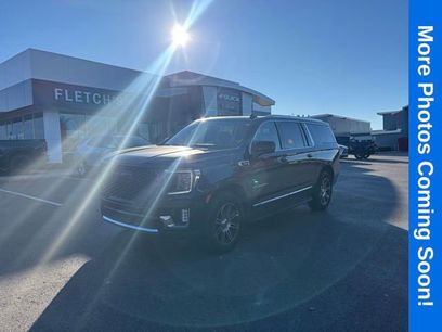 Used 2022 GMC Yukon XL SLT w/ SLT Premium Package