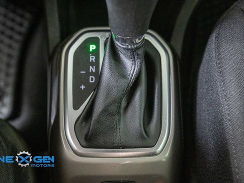 Used 2022 Jeep Renegade Latitude w/ Convenience Group AWD/4WD image 23