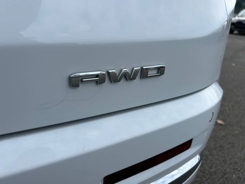 Used 2021 GMC Acadia Denali w/ GMC Pro Grade Package image 31