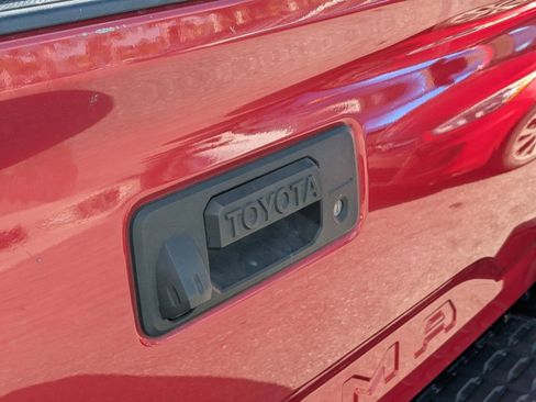 Used 2018 Toyota Tacoma SR image 21