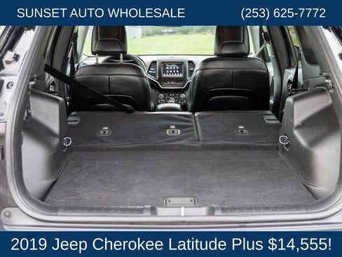 Used 2019 Jeep Cherokee Latitude Plus AWD/4WD image 79
