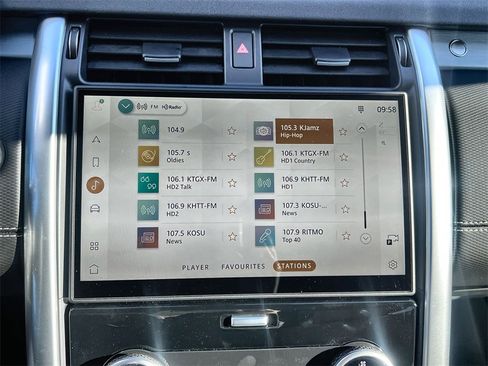 Certified 2025 Land Rover Discovery Dynamic SE image 24