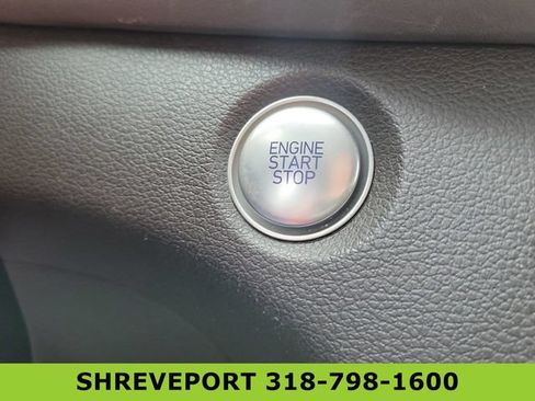 Used 2019 Hyundai Santa Fe SEL FWD image 16