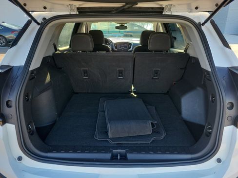 Used 2022 GMC Terrain SLE FWD image 30