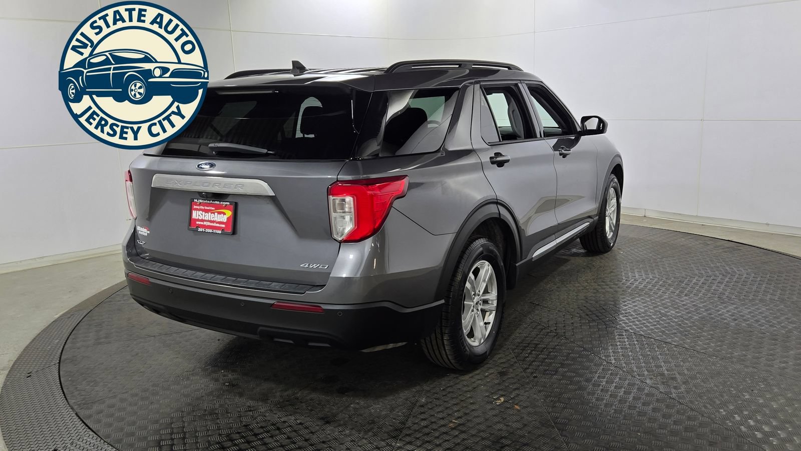 Used 2022 Ford Explorer XLT AWD/4WD image 13
